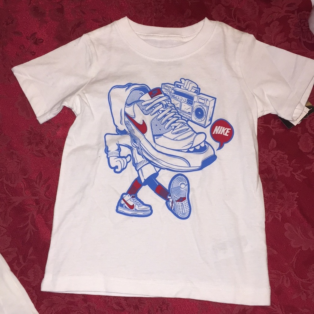 Brand new bundle Nike tee - Picture 3 of 3